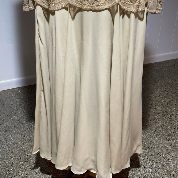 Adrianna Papell Cream Embellished Maxi Dress Size 18 Long Sleeve - Picture 9 of 16